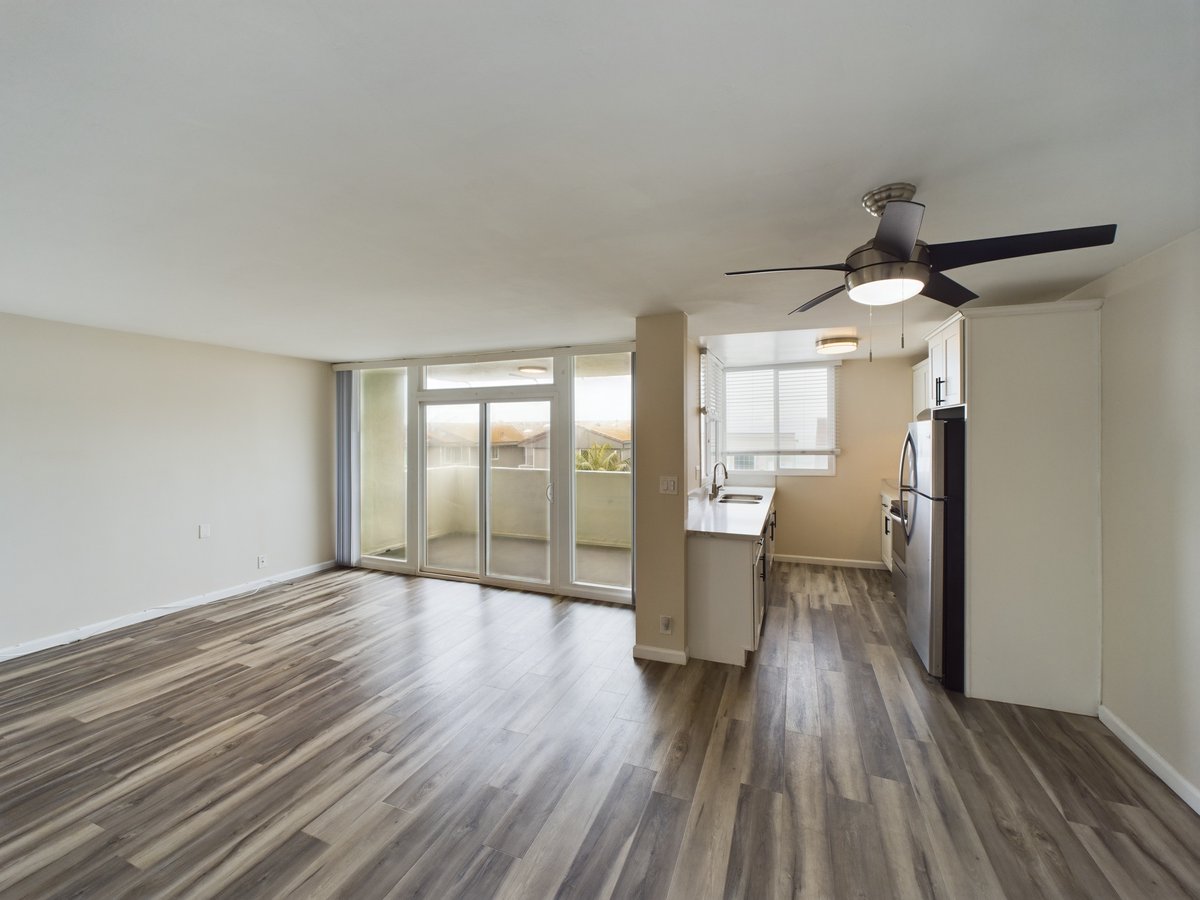 RafaPinedo7's tweet photo. My photoshoot and virtual tour gig. Real estate agents, I can do this fo you, too. Call/text me at 619-729-7232 for pricing (includes premium marketing kit). GiRAFATRES60 "Look Around". Walk through the home and look around (click on this link) https://t.co/lOvTlxwltL https://t.co/wJxOM9gZ92