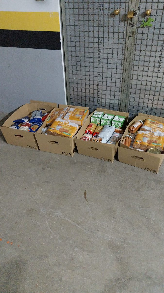 Aaqua_es's tweet photo. Mil gracias a Ketty y a Coro por estos dos maravillosos donativos...poco a poco vamos llenando de nuevo el Almacén para hacer nuevos repartos!!! https://t.co/xfkdJSXpPq