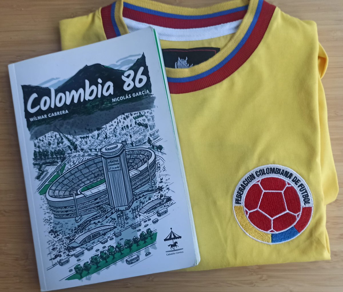 WcGullit's tweet photo. Del 10 al 15 de junio, estaré en la @FLMadrid con @CaballitoEditor. Aprovecharé para firmar #libros de 'Colombia 86', el #Mundial de Fútbol que nunca se hizo en Colombia, convertido en novela gráfica. Fútbol sin VAR. Pásense por el Bloque 30c. Caseta talento a bordo. #Madrid https://t.co/n8jQJKjTaU