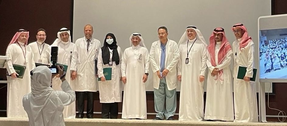 لفتة كريمة من الادارة الطبية بقيادة د/محمد الزهراني والإدارة التشغيلية بقيادة د/جبر السبيعي <a href="/NGHAnews/">MNGHA</a> تم تكريم مركزنا مركز الملك فيصل لامراض وجراحة القلب على الاداء والإنجازات المتميزة المقدمة

كل الامتنان لهذا التكريم والذي يضفي روح ايجابية في تقديم الأفضل لخدمة المرضى
<a href="/SurgMBA/">د. محمد الزهراني▫️Dr. Mohammed Alzahrani</a>