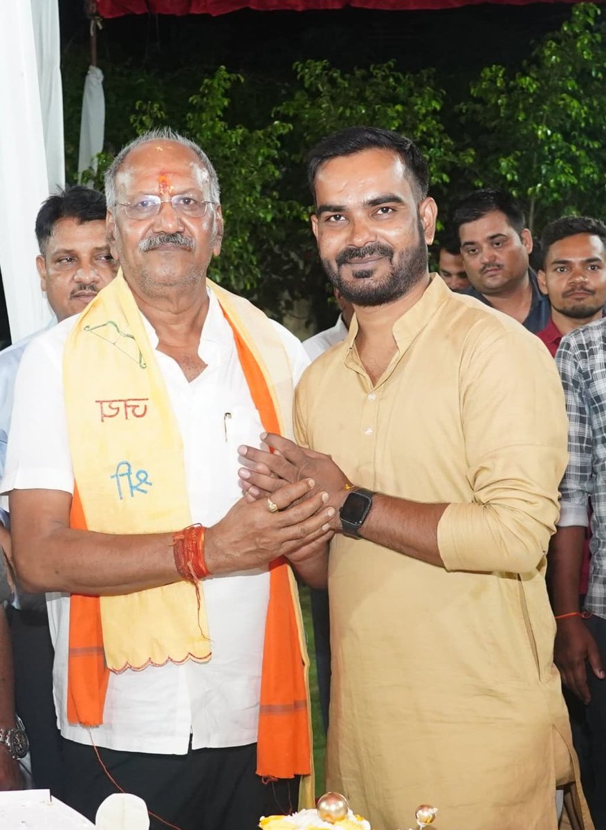 Ajayson69958374's tweet photo. अभूतपूर्व विजय !!!

रायपुर  लोकसभा क्षेत्र से अभूतपूर्व विजय प्राप्त करने पर श्री @brijmohan_ag जी को बहुत-बहुत बधाई एवं शुभकामनाएं!

मुझे पूर्ण विश्वास है कि आपके अनुभवी नेतृत्व में रायपुर प्रगति के नए आयाम स्थापित करेगा। https://t.co/9DnU0S2kRA