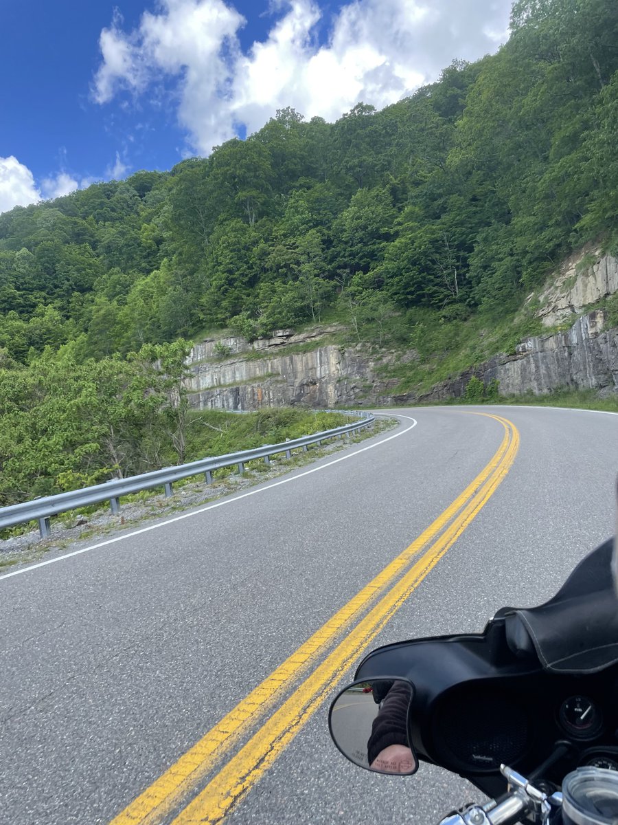 Never Standing Still: Virginia to Kentucky for the Dragon Slayer, back t... neverstandingstill.blogspot.com/2024/06/virgin… #dragonslayer #blackbearBBQ #kentucky #motorcyclerides