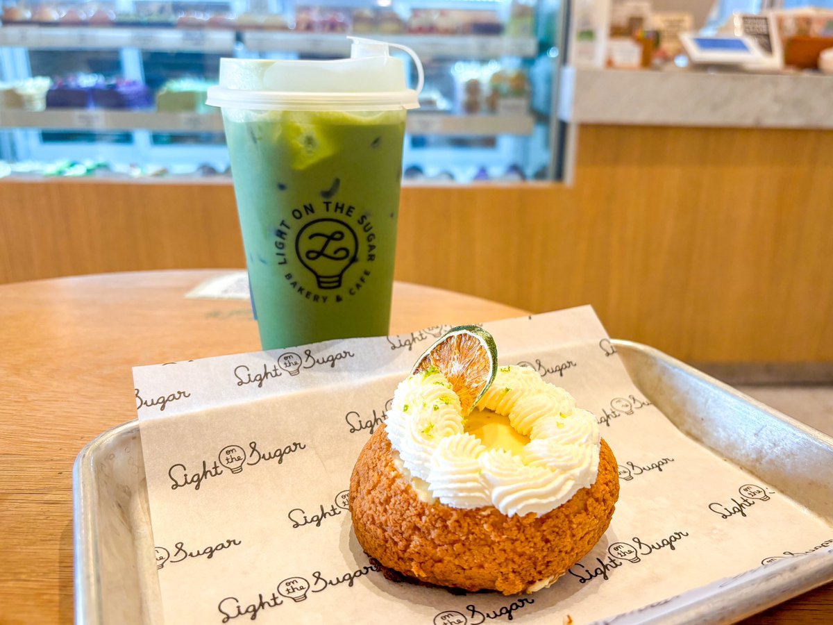 orlandowithco's tweet photo. Light on the Sugar is one of my favorite cozy spots to stop in for some tea and cream puffs! They have two locations near Orlando and I highly recommend checking them out 😋

📍Light on the Sugar
😋 Matcha Latte and Key Lime Cream Puff

#orlando #tea #foodie https://t.co/qSO95PNLkV
