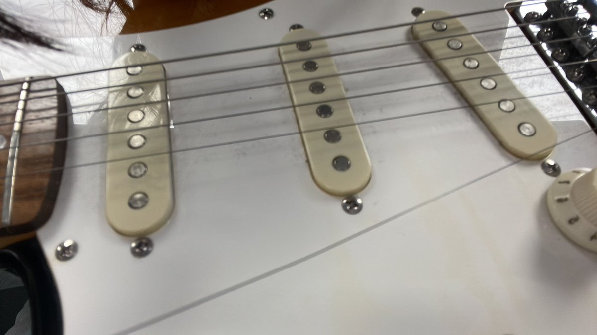 chunkymonkey546's tweet photo. hey gang just broke a string
this is my last straw fml https://t.co/dauk9V53EC