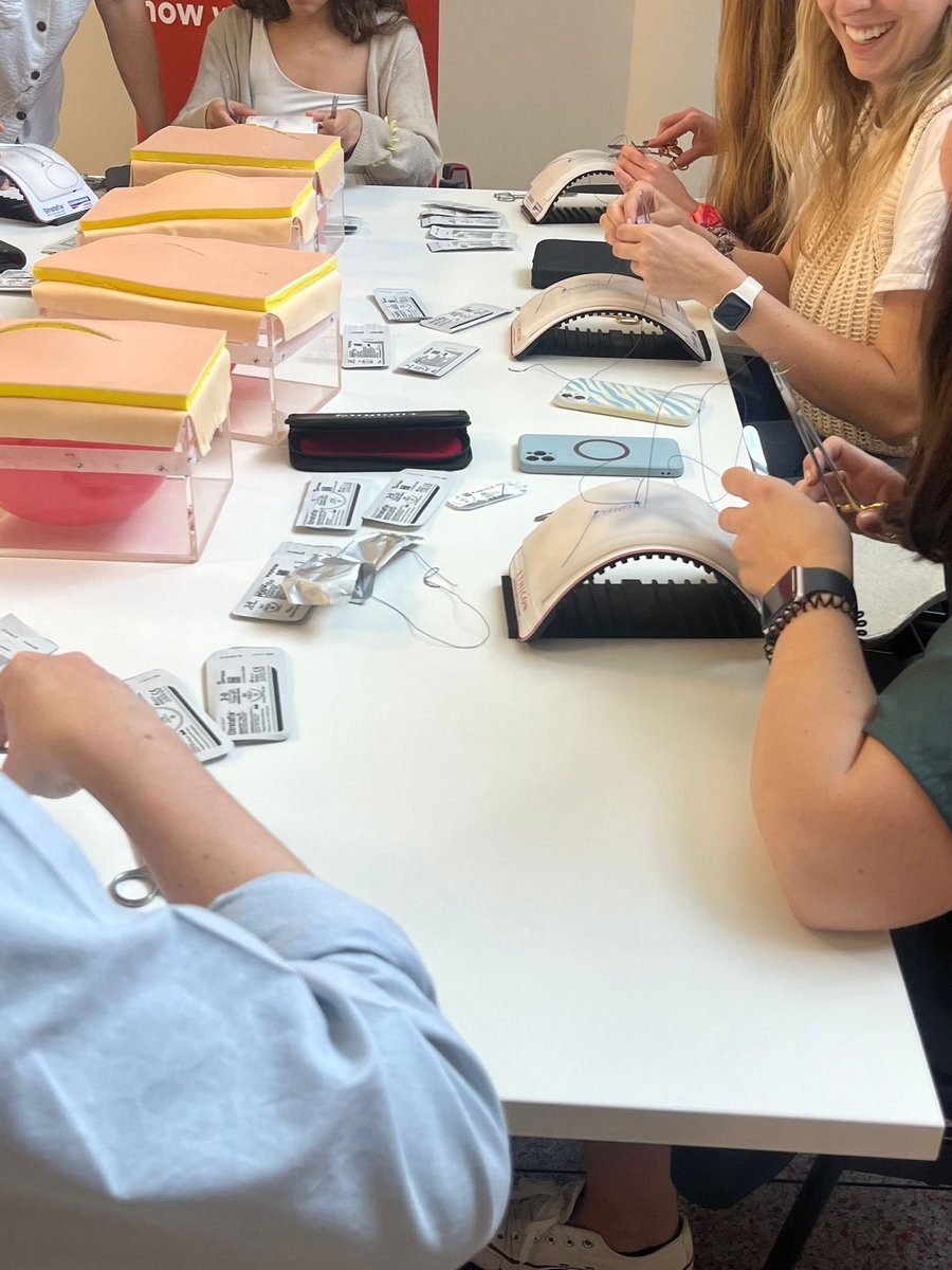TuboHuca's tweet photo. 🌟 I Jornada de #cierre de pared e #ISQ para #residentes de todas las especialidades que manejan el abdomen en el @HUCA_Asturias 🌟Gracias a todos por vuestro interés! 👏🏻 #laParedImporta y mucho!! @Ethicon @AecPared @RicardoRGlz @herniatoday @PermuyJulio @LOURDESsanz11 https://t.co/xshfLjwZOs