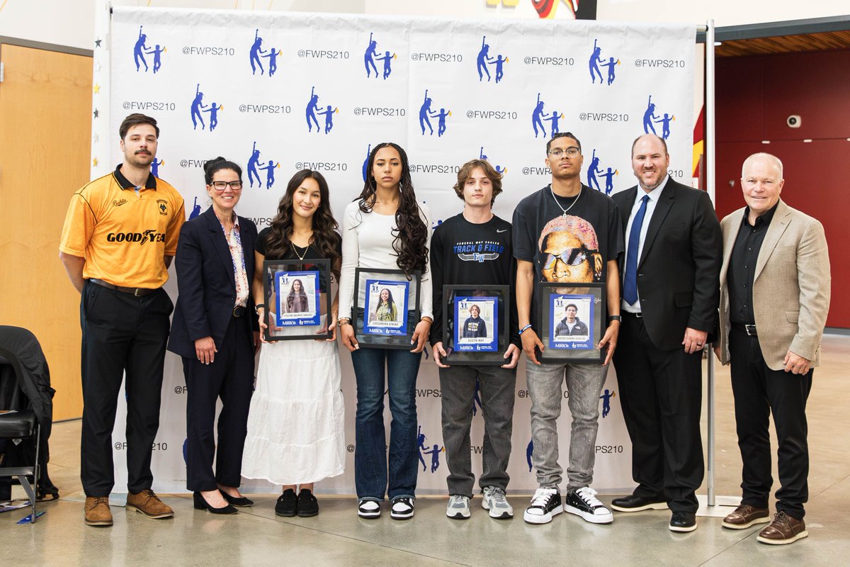 FWPS210's tweet photo. @TheGoldenGators We’re #FWPSProud of the 16 scholar-athletes at last night’s Athlete of the Year Celebration! Congratulations to @TheGoldenGators senior Jonah Jones and sophomore Madelyn Mitchell Athlete of the Year. See and learn more at https://t.co/3JSxW2UKUv #FWPSGoal3 (1/2) https://t.co/bGVIaPlIOA