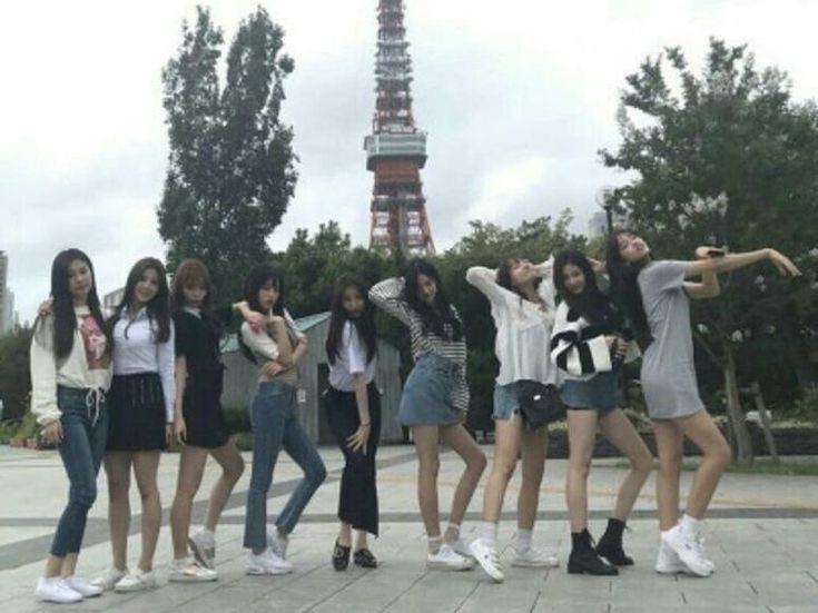 hourly izone tweet media