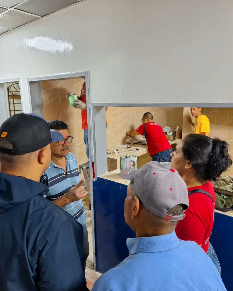 Haciendo mucho con poco como lo ha afirmando nuestro pdte <a href="/NicolasMaduro/">Nicolás Maduro</a>, supervisé las obras en la estación de Bomberos de Parque Central, atendiendo el plan de recuperación de las estaciones de este cuerpo de seguridad.

<a href="/Nahumfernandezm/">Nahum Fernández</a>
#AfirmativosYPaLante