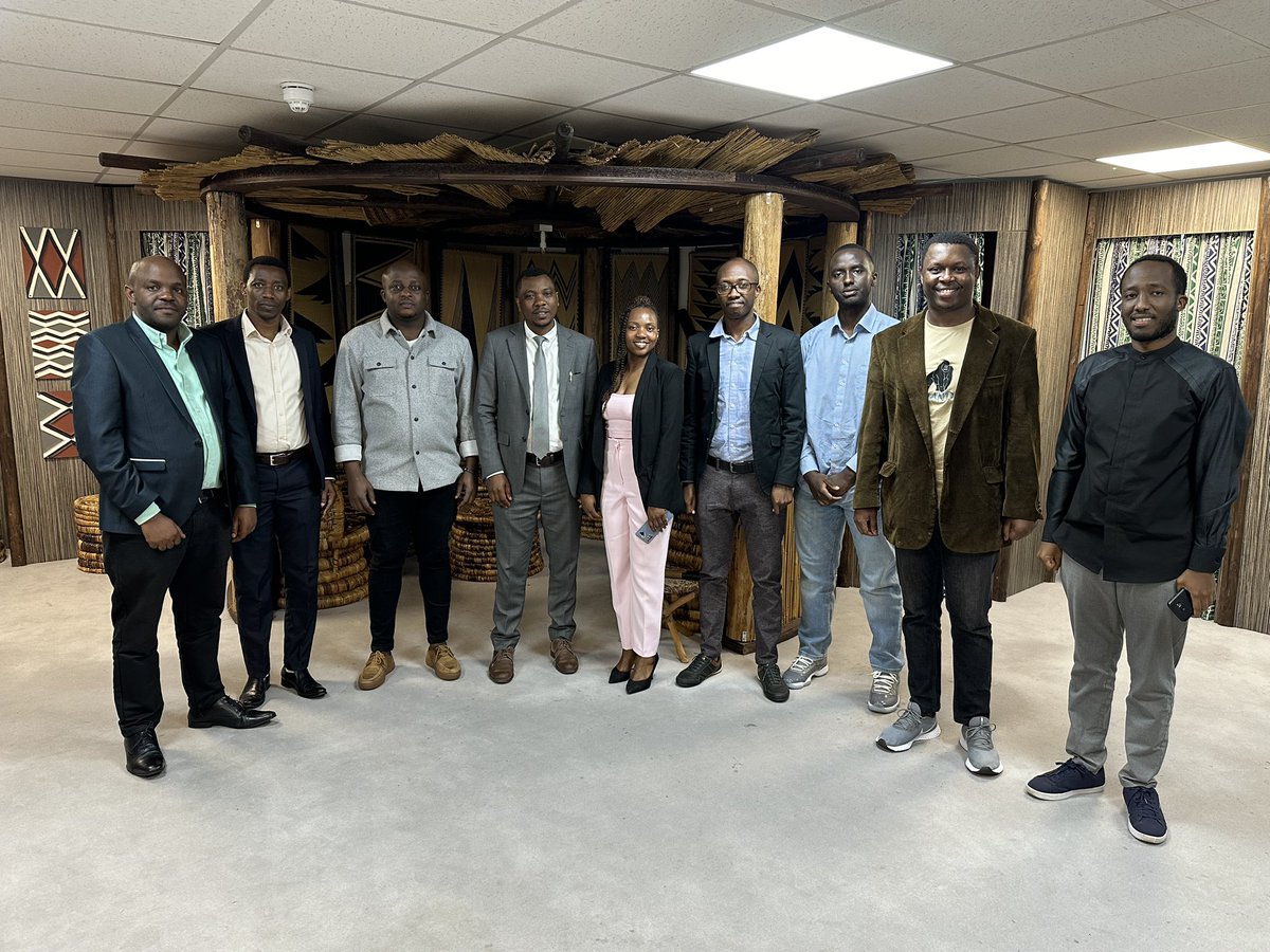 Today, HC <a href="/BusingyeJohns/">Busingye Johnston</a> hosted Rwandan Masters &amp; PhD students on Chevening, Commonwealth &amp; other scholarships. They discussed collaboration with the Mission &amp; stakeholders to ensure full uptake of UK scholarship opportunities for Rwandan students back home.

#RwandaInUK
