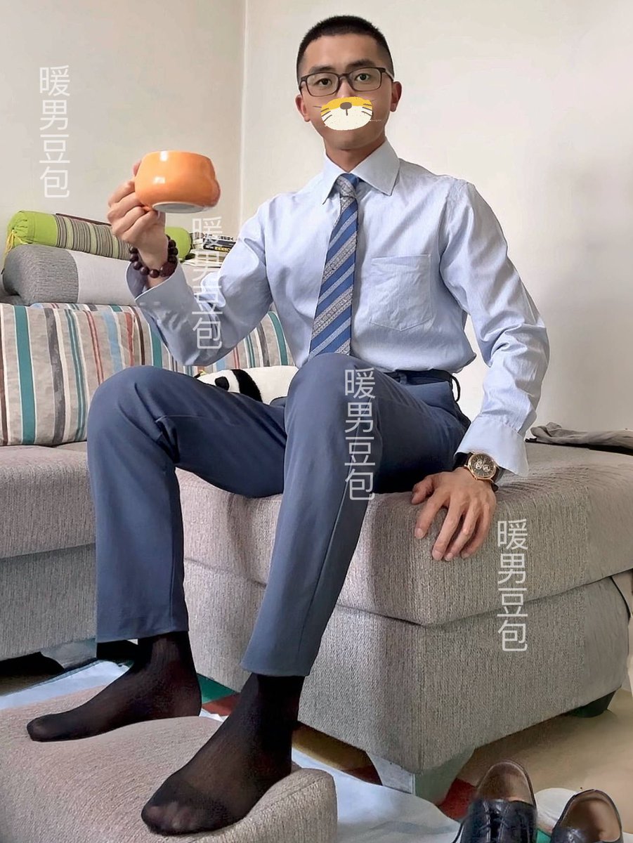 zzpMaster95's tweet photo. 这个杯子我和肥柴人手一个，因为正面就是一只柴犬。两个人加一起72岁了，居然还这么幼稚！ https://t.co/v1QJbO4NQy