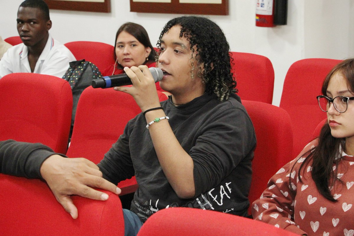 ‘Los contralores estudiantiles son nuestros ojos en el territorio'

Acompañamos una jornada de capacitación liderada por la <a href="/ContraloriaCali/">Contraloría General de Santiago de Cali</a>  para actualizar conocimientos que los ayude a cumplir con su deber de manera efectiva y oportuna.