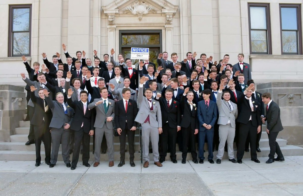 📌This is a picture of high school students in Baraboo, Wisconsin, flashing the Nazi salute in 2019. 📌We were told at the time, it was a harmless, isolated incident. Those of us who know Baraboo knew better. It has a history of the worst kind of racism known to man. 📌On