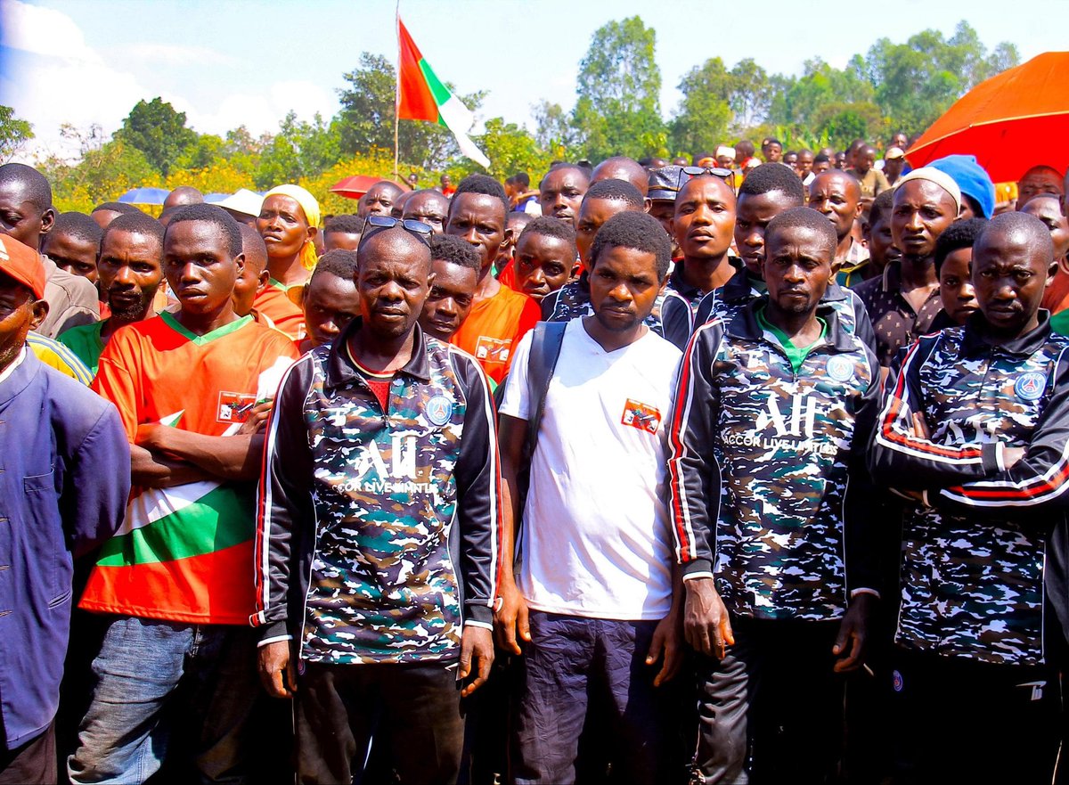 CnddFddBuhumuza's tweet photo. Kuruno musi igenekerezo rya 4/6/2024 Uwurongoye umuhari mwiza w'Imbonerakure mu ntara ya #Buhumuza yagendeye zone #Rukobe yomuri komine #Gisuru aho yarikumwe n'izindi ndongozi za komine.
@CnddFdd
@DorianeMunezero
@cnddfddyouth https://t.co/grdRtqylgN