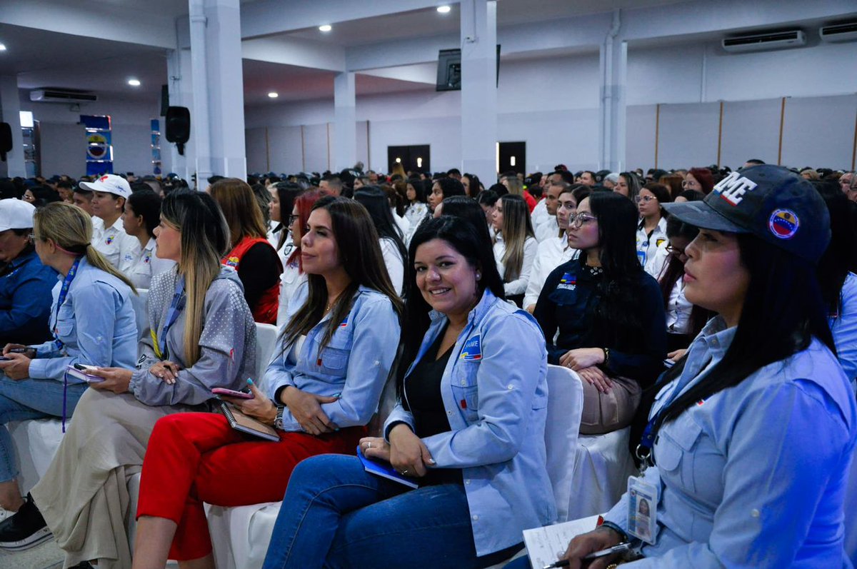 🇻🇪 Este martes desde la @UnesUniversidad, se desarrolló el Foro Comunicadores y comunicadoras de la paz, el cual estuvo dirigido a más de 700 comunicadores que hacen vida en la seguridad ciudadana del país.

#AfirmativosYPaLante 
#ComunicadoresPorLaPaz