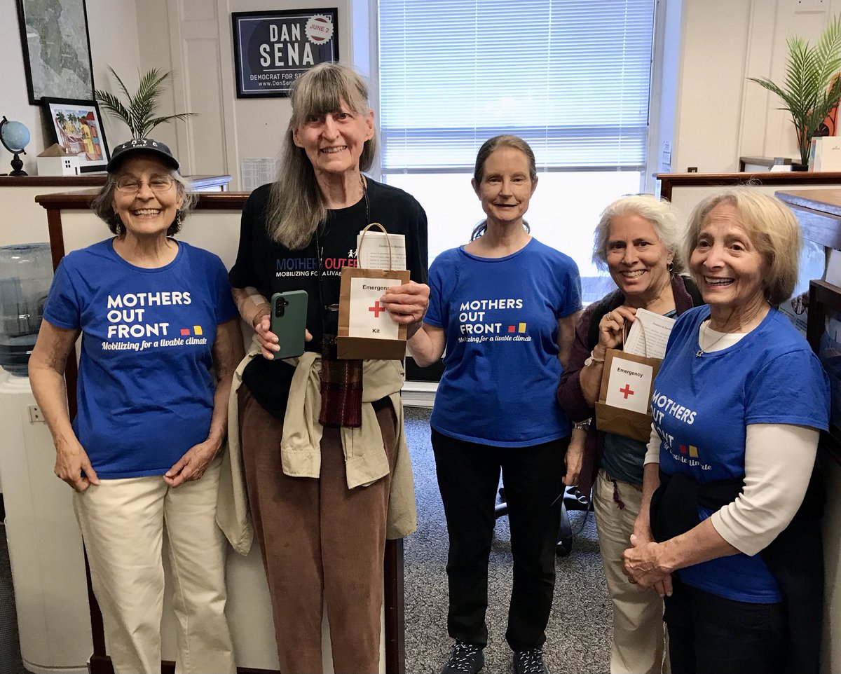 Fight for the Future of Clean Heat! Rallied on Statehouse steps and then delivered Climate Emergency Kits.  Rep. Sena. Sorry we missed seeing you. #cleanheat <a href="/RepDanSenaMA/">Danillo A. Sena</a> <a href="/MassGov/">Mass.gov</a> <a href="/350Mass/">350 Mass</a> <a href="/MOF_Mass/">Mothers Out Front Massachusetts</a> <a href="/MOF_Acton_MA/">Mothers Out Front Acton</a> #climateemergency
