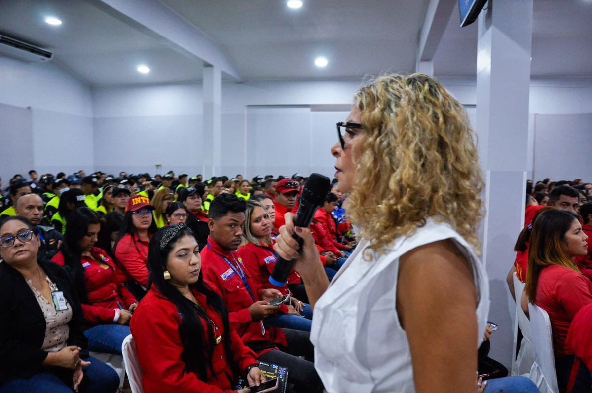 #4JUN || Por su parte, la Vicemin. del Poder Popular para la Comunicación e Información, Isbemar Jiménez, expresó que el pueblo comunicador, ha estado siempre presente en la revolución, gracias a las acciones del Cmdte. Hugo Chávez.