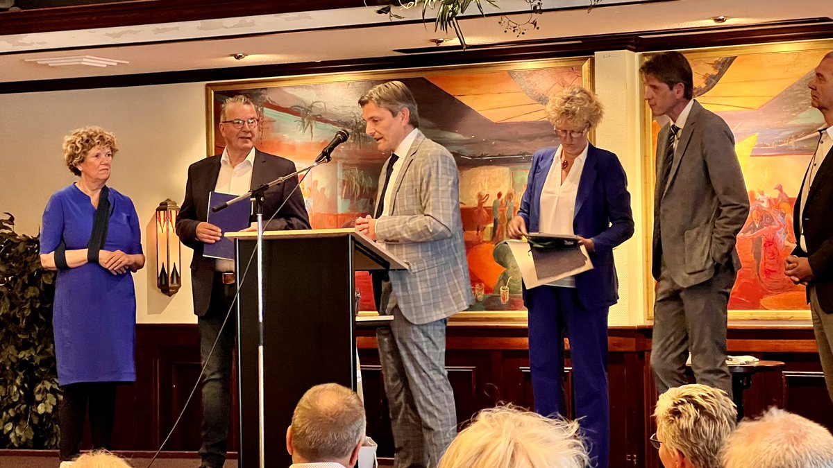 Druk bezochte afscheidsbijeenkomst van Bas Luinge. Wegens gezondheidsredenen moest hij stoppen als wethouder in Aa en Hunze.
Het ga je goed Bas!