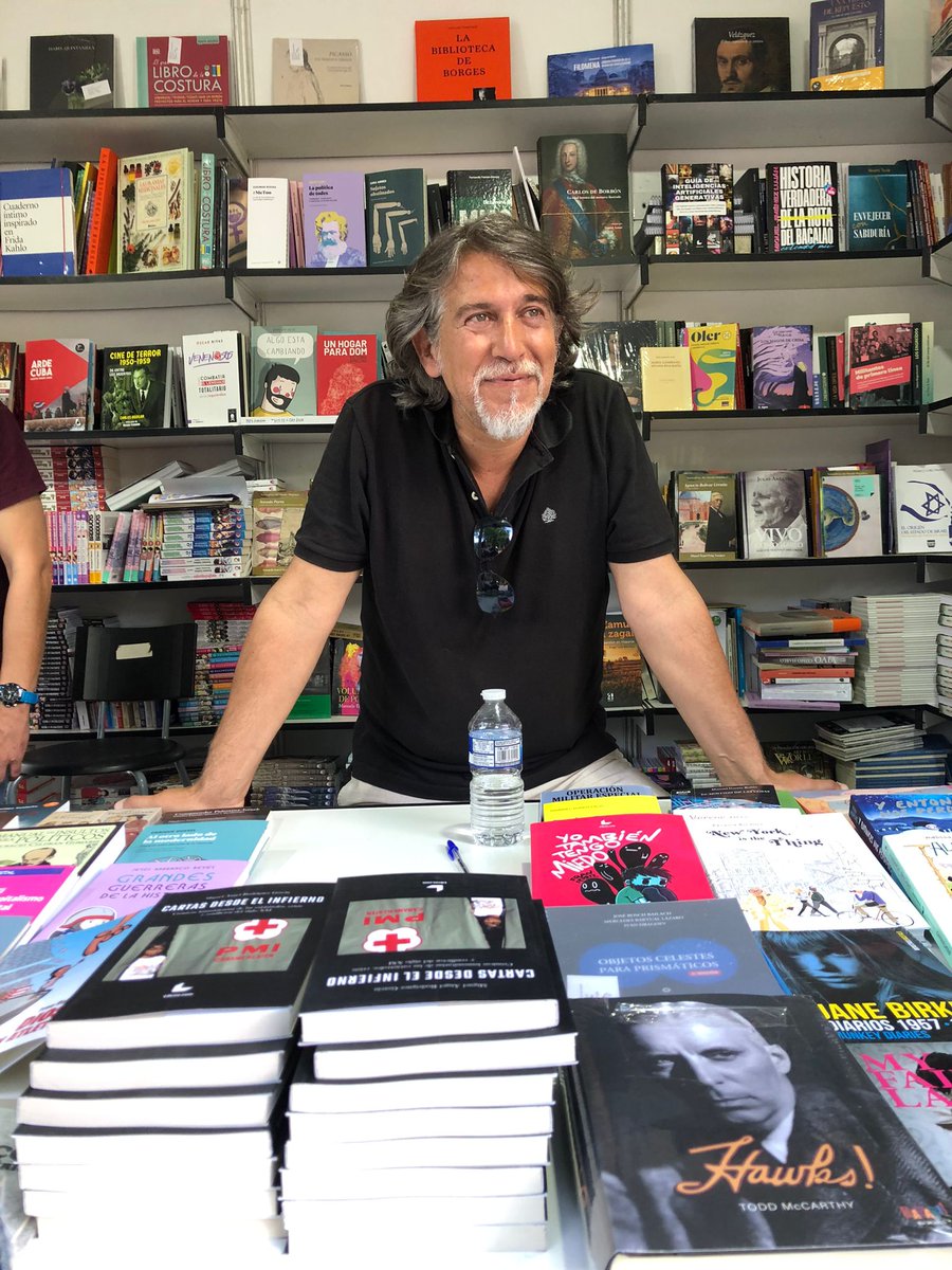 Marodriguez1971's tweet photo. Pues ha sido una experiencia preciosa! 

Muchas personas especiales me han alegrado la tarde en la @FLMadrid #FLMadrid24 

Por ejemplo, la autora de la foto, mi amiga @pforh !!!

Gracias Distriforma y @libroscom https://t.co/6OSqNbV6xx