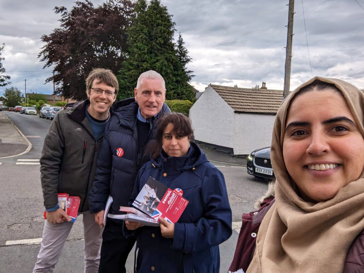 CllrNeghat's tweet photo. Out on the Harlequin in Radcliffe on Trent with Rushcliffe Labour candidate @JamesWNaish, @Vernon_Coaker, @Nazkk and @MeadowsCllrMike (missed the 🤳)

Met life-long Tories switching to Labour who were “sick of the corruption” from this government. All agreed we need #Change🌹 https://t.co/yusj9XVcNV