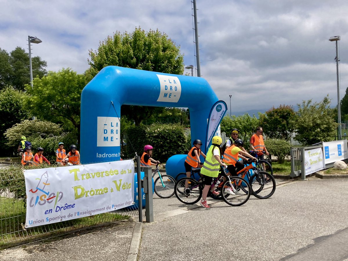 Ce midi, pause à Alixan pour les classes parcourant @La_drome à vélo du nord au sud. Bel effort long de 250 km pendant une semaine pour la 30ème Traversée de la Drôme à Vélo de <a href="/usepnationale/">USEP nationale</a> 💪🏼🚴🏼
<a href="/jan_dybing/">USEP DRÔME</a> 
@Generation2024G