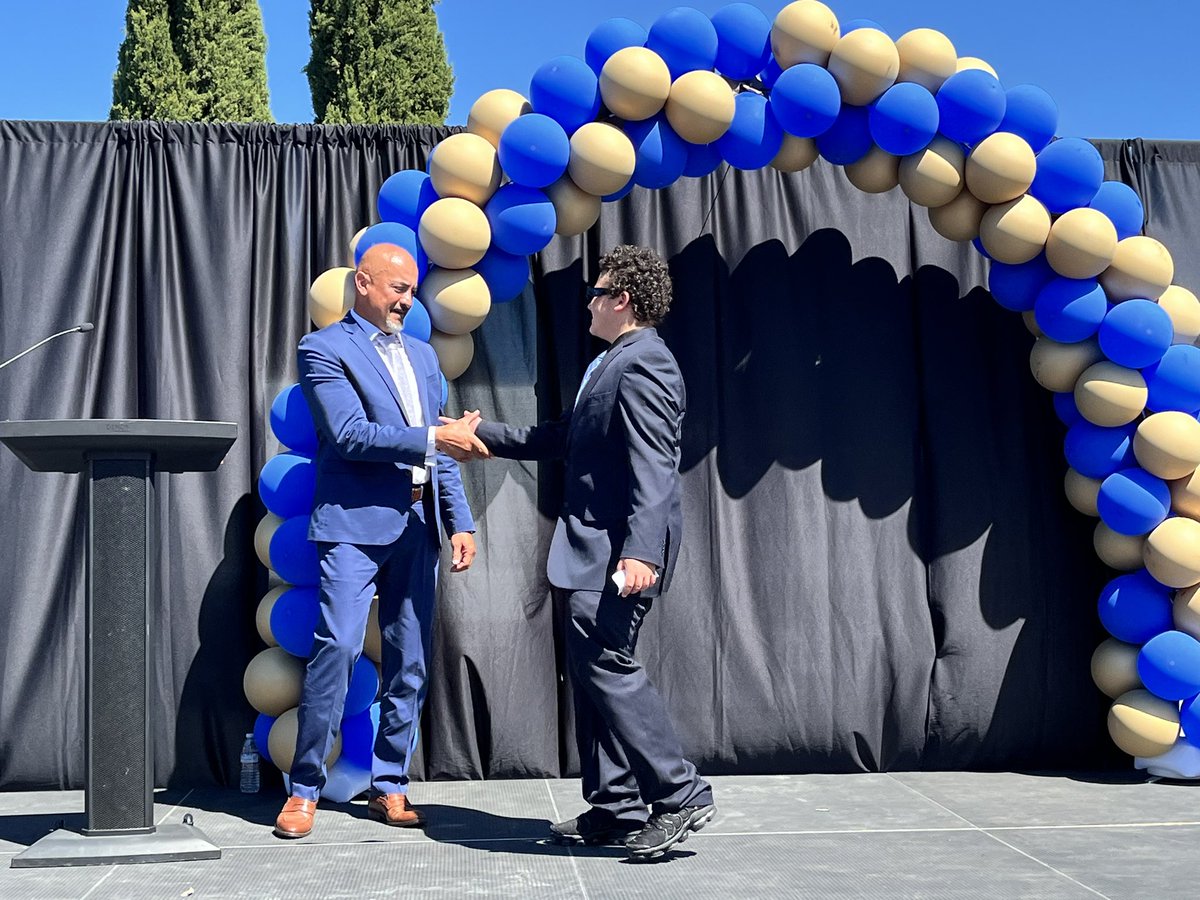 Aline H. Lee tweet media