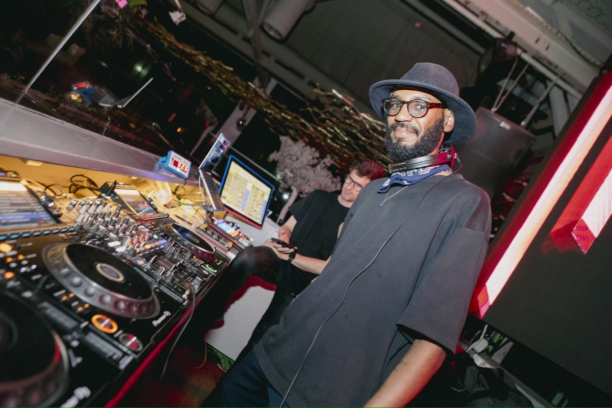 swisze's tweet photo. Many thanks for this tremendous party event!!
That was a blast, one of those moment you remember for a long time! 
I had one of my best dj moment and  so thank you from the bottom of my heart to @MEMECON_lol 
Special thanks to @MetaFroggy_ 
As they say, #letsgetrekt !!! https://t.co/OMrWqkMp3d