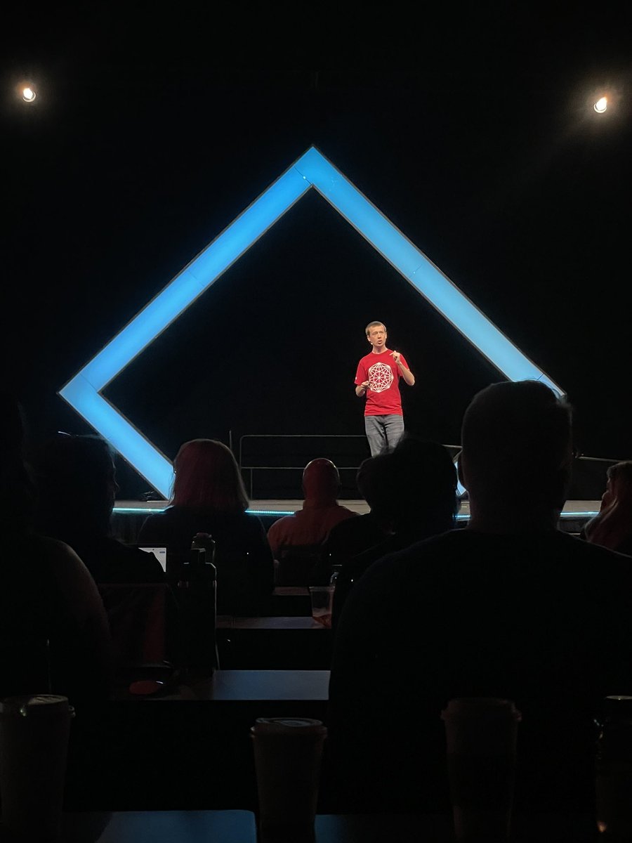 HeyAmyHeath's tweet photo. Tom Capper sorting out the understanding of intent and offering strategies to win based on different SERPs 🔍 @THCapper #mozcon @Moz https://t.co/z48ZammosR