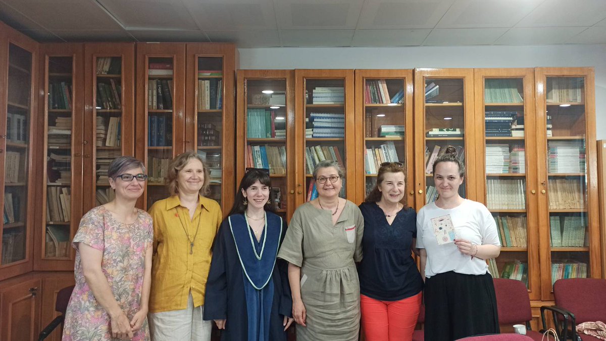 Bölümümüzün doktora öğrencilerinden Ezgi Hamzaçebi, Olcay Akyıldız’ın danışmanlığında yazdığı “Feminist Spekülatif Kurmacanın Canavarları: Vaatler ve Hayal Kırıklıkları” başlıklı tezini başarıyla savunarak doktora derecesi almaya hak kazanmıştır. Kendisini tebrik ederiz.