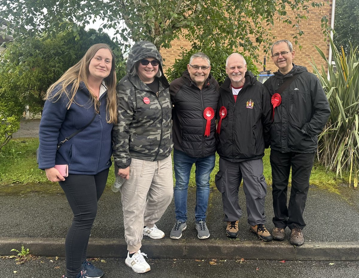 CllrLauraFlynn's tweet photo. Rainy ☔️ canvass this evening in #Standish for @lisanandy, but lots of support for @UKLabour in #Wigan on July 4th 🌹 

#VoteLabour #LabourDoorstep #GeneralElection4July https://t.co/Fv4E5KzfkX