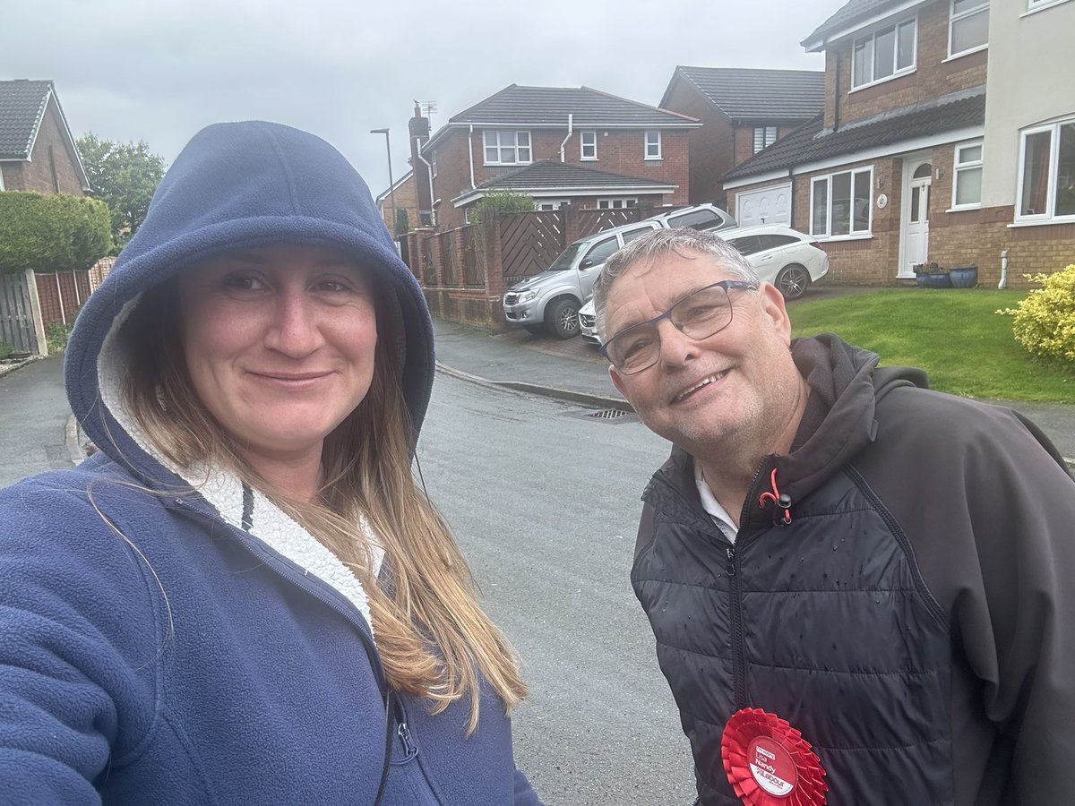 CllrLauraFlynn's tweet photo. Rainy ☔️ canvass this evening in #Standish for @lisanandy, but lots of support for @UKLabour in #Wigan on July 4th 🌹 

#VoteLabour #LabourDoorstep #GeneralElection4July https://t.co/Fv4E5KzfkX