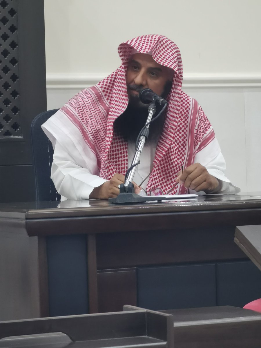 Albarrak5day's tweet photo. لقطات من #يوم_الثلاثاء  ١٤٤٥/١١/٢٧هـ
من درس (الدروس المهمة لعامة الأمة) بعد صلاة العشاء في #جامع_عبدالعزيز_البراك
لفضيلة الشيخ عبدالله بن عبدالعزيز البكري - حفظه الله. https://t.co/xIondKANP2