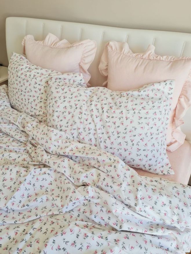 —Спокойной ночи, сладких снов. Желаю хорошенько выспаться и набраться сил