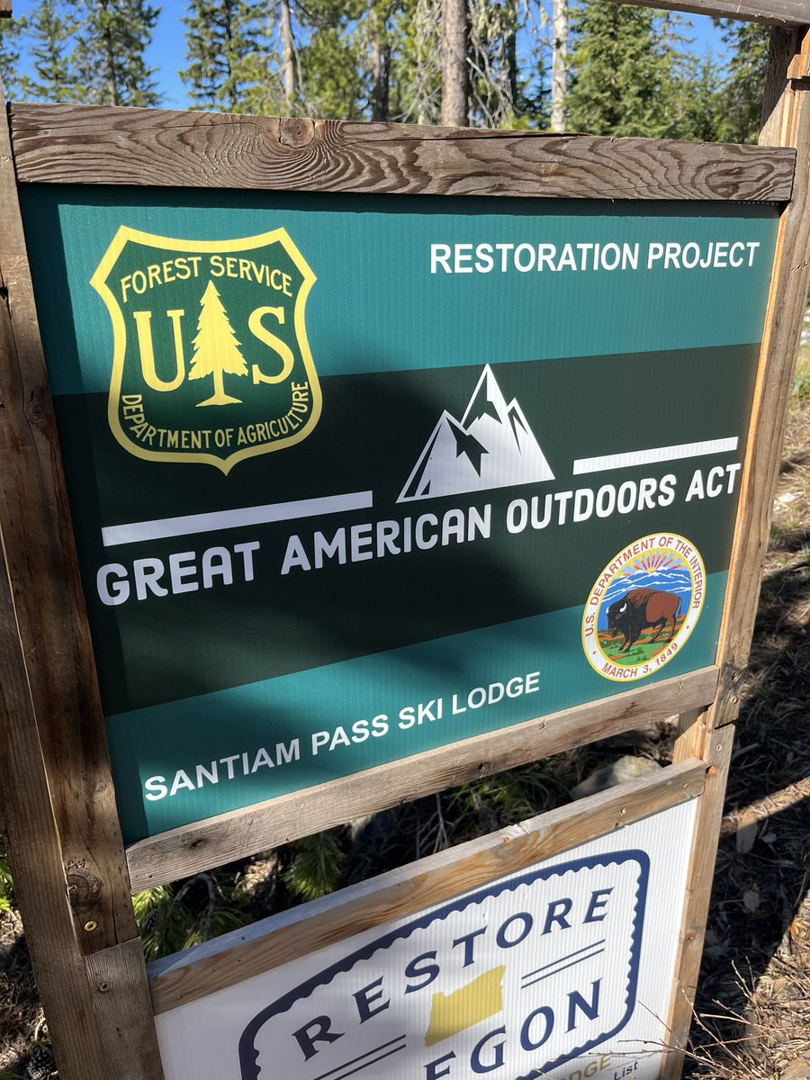 forestservice's tweet photo. #ForestServiceOnTheGo - #GAOA investments are one of many #Oregon partners committed to preserving the Santiam Pass Ski Lodge on the @willametteNF for modern adaptive reuse. #LegacyRestorationFund https://t.co/ii6757ZIYC