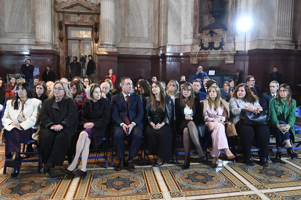 Hoy presenté el Proyecto de #LeyDeParidadDeGénero en la Corte Suprema de Justicia de la Nación junto a mi par de Río Negro, Mónica Silva, en el ciclo de “Diálogos Interinstitucionales" de la Asociación de Mujeres Jueces de Argentina (AMJA), respaldado con la presencia de