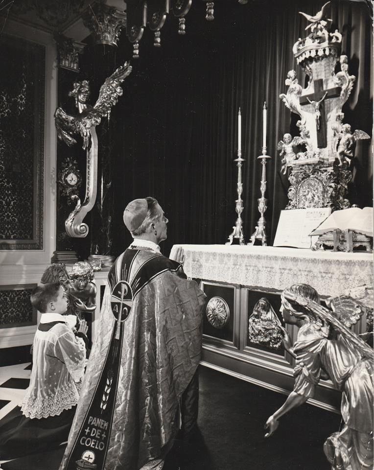 PrayTheRosary's tweet photo. God Bless Traditional Latin Mass https://t.co/NzLzTDaU56
