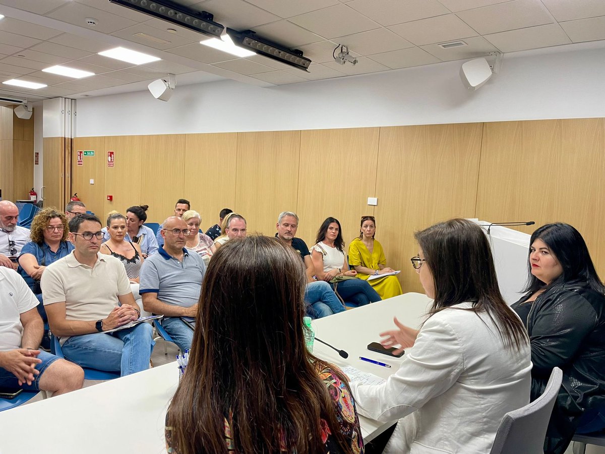 Esta tarde, reunión na nosa sede coas Forzas e Corpos de Seguridade do Estado coa secretaria de Interior do <a href="/ppopular/">Partido Popular</a>, <a href="/anadebande/">Ana Vázquez Blanco</a>; coa presidenta da xestora do <a href="/PPCidadeOurense/">PP da cidade de Ourense</a>, Victoria Núñez; e coa alcaldesa de Boborás e portavoz na Deputación, <a href="/patriciaboboras/">Patricia Torres</a> 
#ATúaResposta