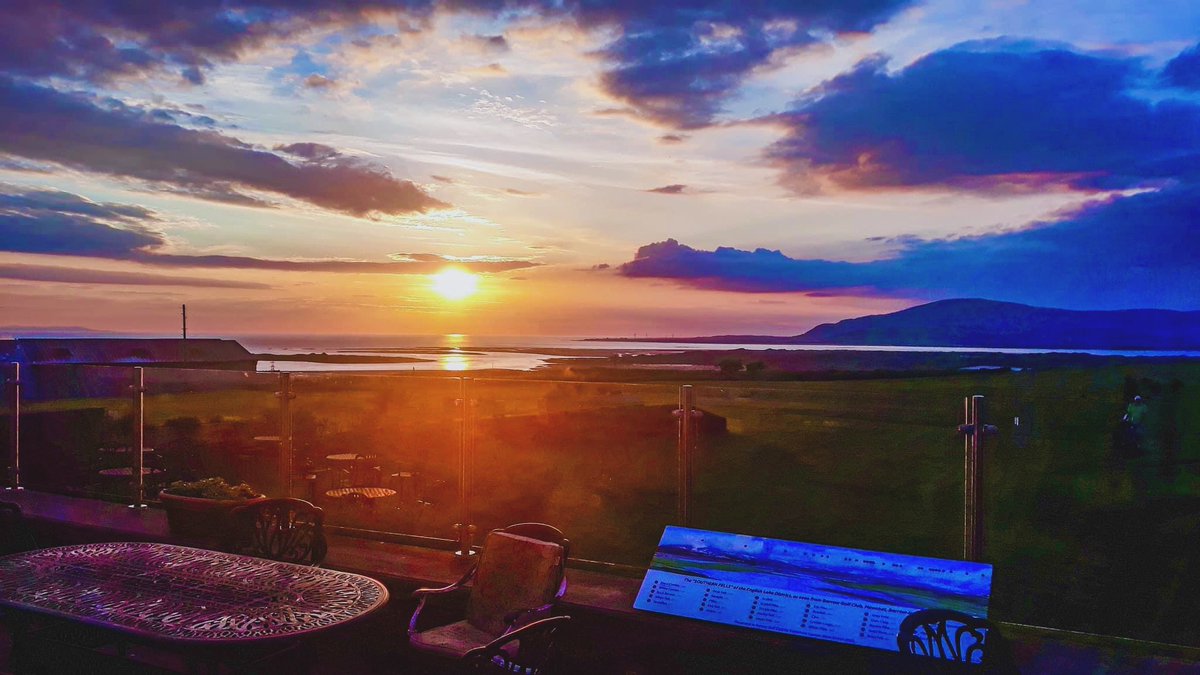 thegolfmonkey's tweet photo. What better way to end the day than with a stunning sunset 🌅 from Barrow Golf Club 😊 Have you been out for some weeknight golf? 

#golfthelakesuk #gtluk #golfing #golf #lakedistrict #cumbria #golflife #sunset #coast #sunsetlovers 

(📸 photo credit to Barrow Golf Club) https://t.co/JoFMixdQIN