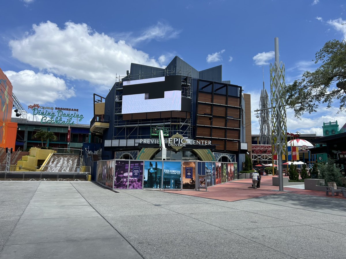 DiscMan2000's tweet image. Same energy

Photo credits for the second photo: @RetroWDW