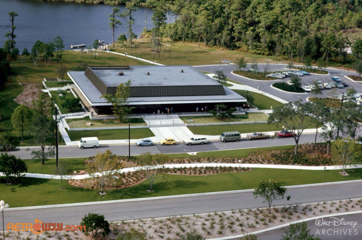 DiscMan2000's tweet image. Same energy

Photo credits for the second photo: @RetroWDW