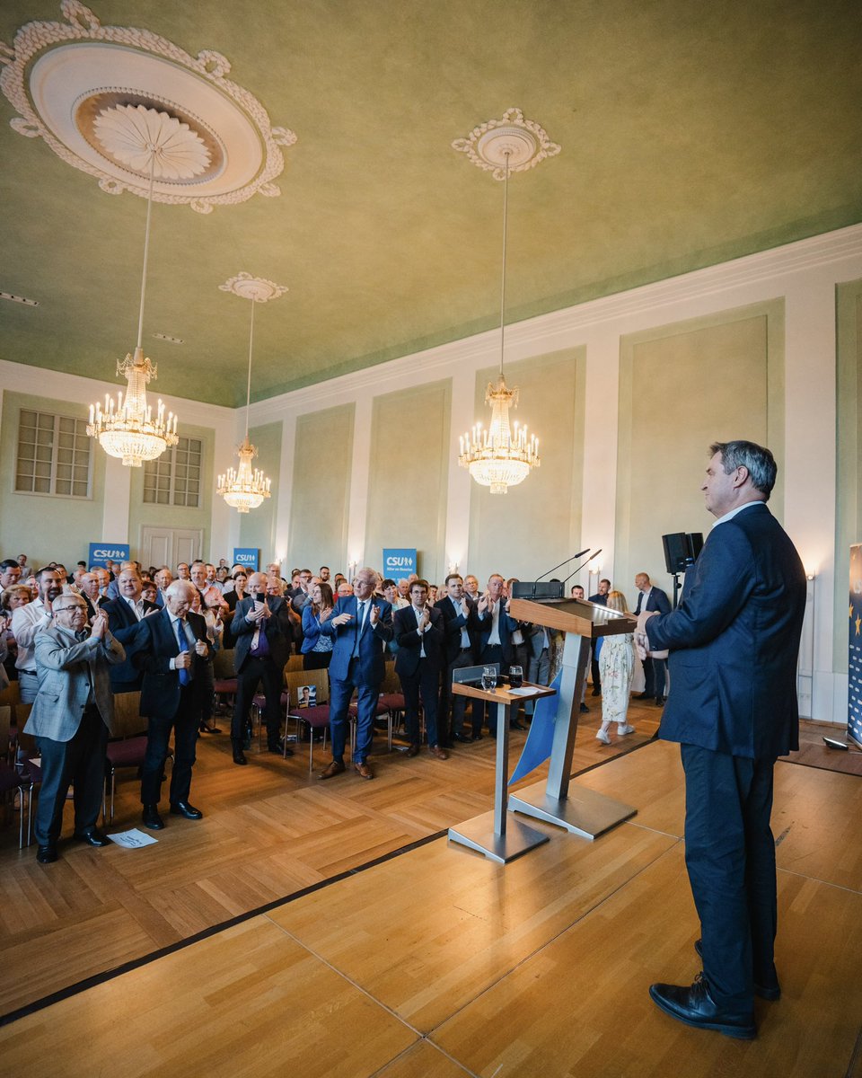 Markus_Soeder's tweet photo. #Europa-Empfang der @CSU in Ansbach: Unterstützen Sie @konradkoerner, damit #Mittelfranken weiter eine starke Stimme in Brüssel hat. Nur die CSU bietet eine 100% bayerische Kandidatenliste, das macht keine andere Partei. Nur mit der CSU gibt es ein starkes Bayern in Europa.
Am Sonntag gilt es: Gehen Sie wählen, um unsere Demokratie zu stärken. Es geht um Frieden, Freiheit, Wohlstand und Sicherheit. Wir sagen Ja zu Fachkräftezuwanderung, aber Nein zu unkontrollierter Zuwanderung und Schleuser-Kriminalität. Danke an unseren Innenminister Joachim Herrmann für seine herausragende Arbeit.