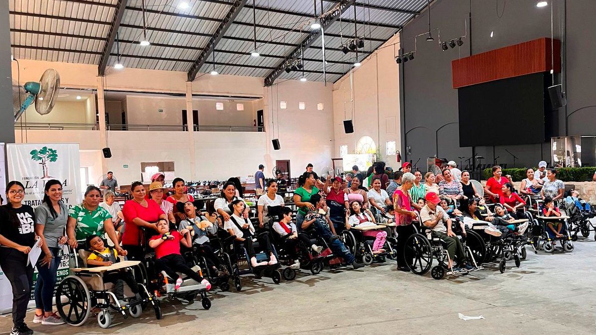 KellyBuenavent3's tweet photo. ¡Desde la @PrefecturManabi estamos felices de trabajar con la Fundación "La Vida"!  Hoy Hemos entregado 87 de 192 sillas posturales a niños con PCI  beneficiando a muchos pequeños vulnerables. También realizamos cirugías traumatológicas con un equipo de primera. 
#SomosManabí https://t.co/zs6TMk3DeM