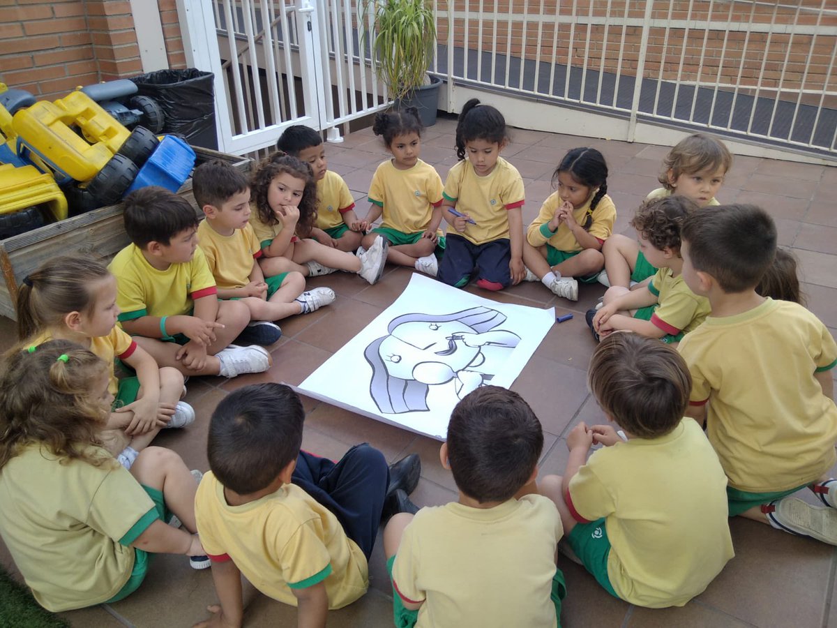 InfantNatzEsplu's tweet photo. Anem a gaudir d’alguns flaixos a la nostra Infantil avui dimarts! #I3Exploradors #StoryTime #Complementaria https://t.co/2ELVKj4QJG