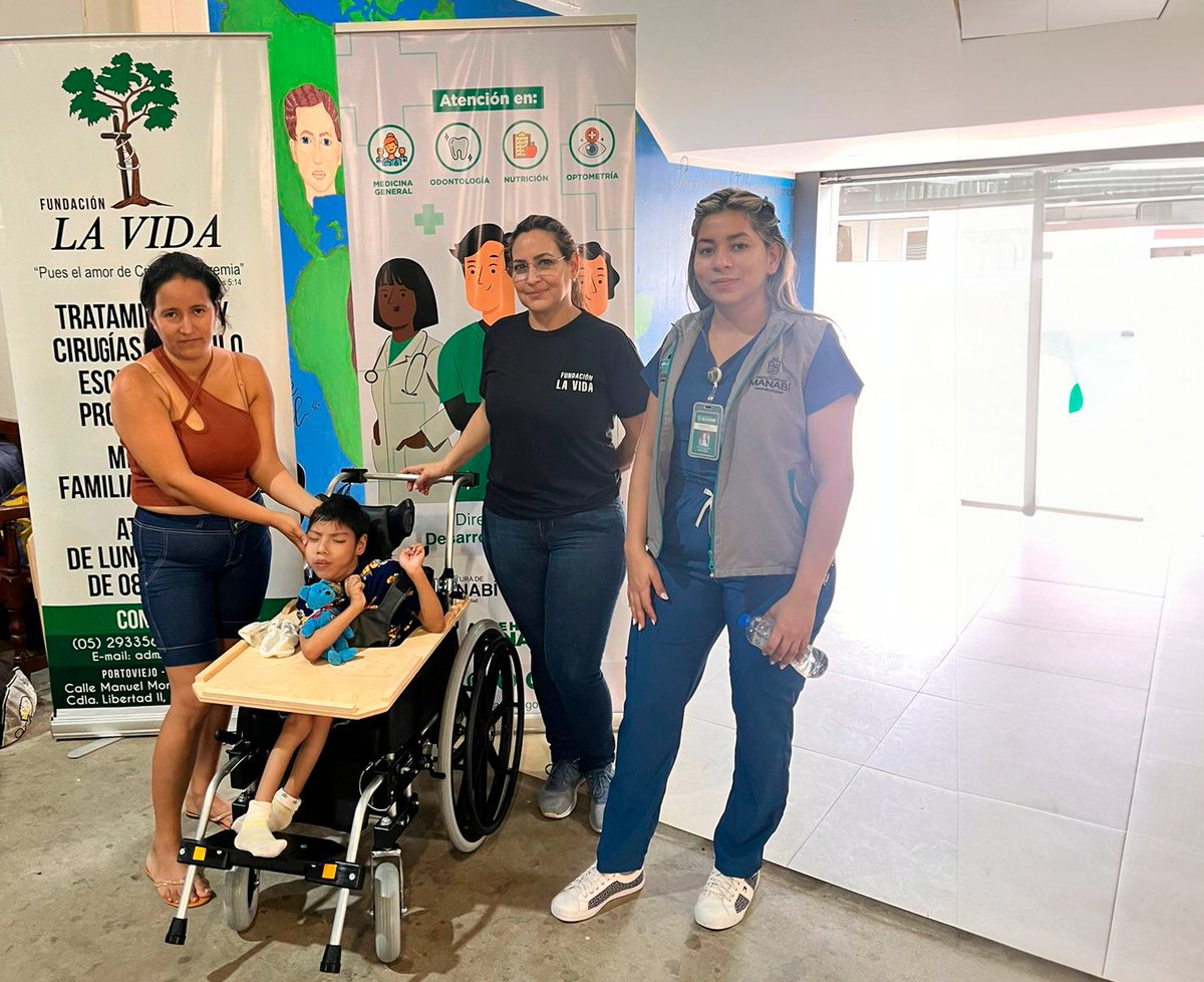KellyBuenavent3's tweet photo. ¡Desde la @PrefecturManabi estamos felices de trabajar con la Fundación "La Vida"!  Hoy Hemos entregado 87 de 192 sillas posturales a niños con PCI  beneficiando a muchos pequeños vulnerables. También realizamos cirugías traumatológicas con un equipo de primera. 
#SomosManabí https://t.co/zs6TMk3DeM