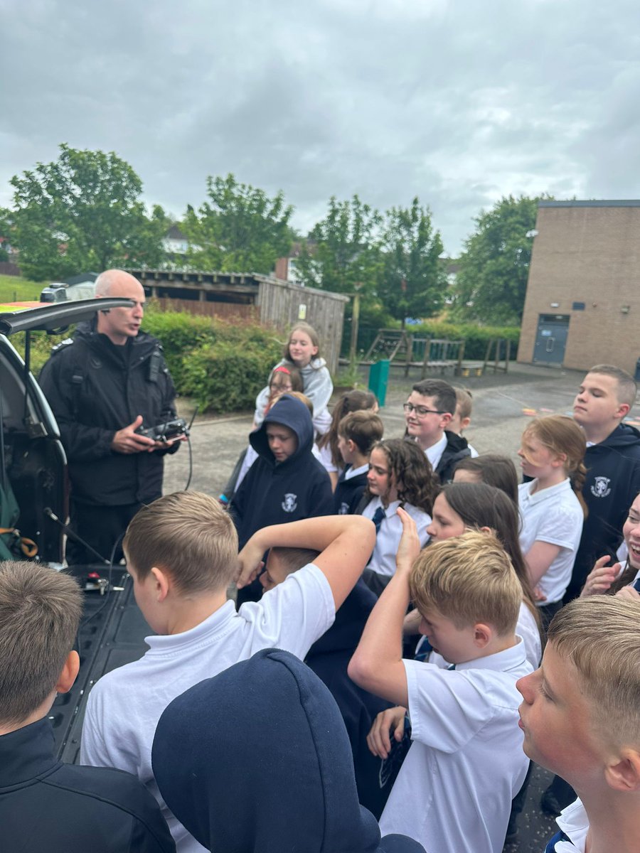 TodholmPs's tweet image. P7 were very lucky to be visited by @PoliceScotland today to learn about their drone camera equipment! 🌟 Some fantastic aerial photos were taken which we&apos;ll save for you to see during all of our leavers celebrations 😎 Thank you so much to the officers who led the activity! 😁