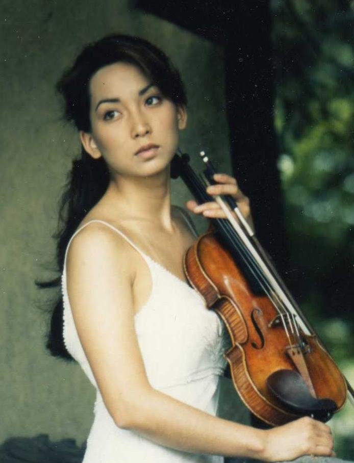 My Nici(Eunice Lee) Playing  Maurice Ravel - Tzigane  Conducted by.Andre Previn  🎻 
youtu.be/88oOFxF37ac