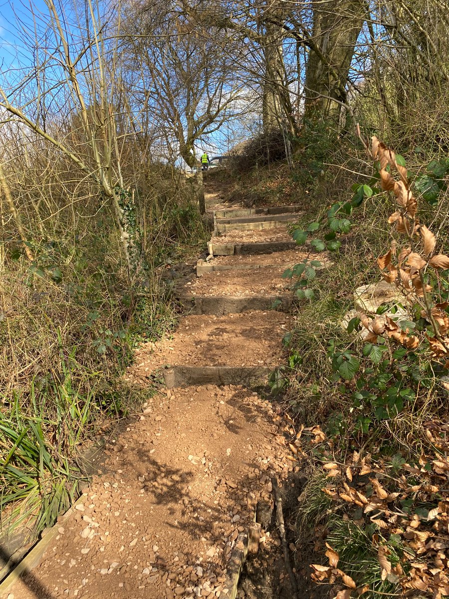 It's #VolunteersWeek and we would to say a massive thank you to all the fantastic volunteers who support the #CotswoldWay and the @CotswoldWay and help us to care for our special trail ❤️ Interested in supporting/joining us? Please check out the link 👇 cotswoldwayassociation.org.uk/volunteering-v…