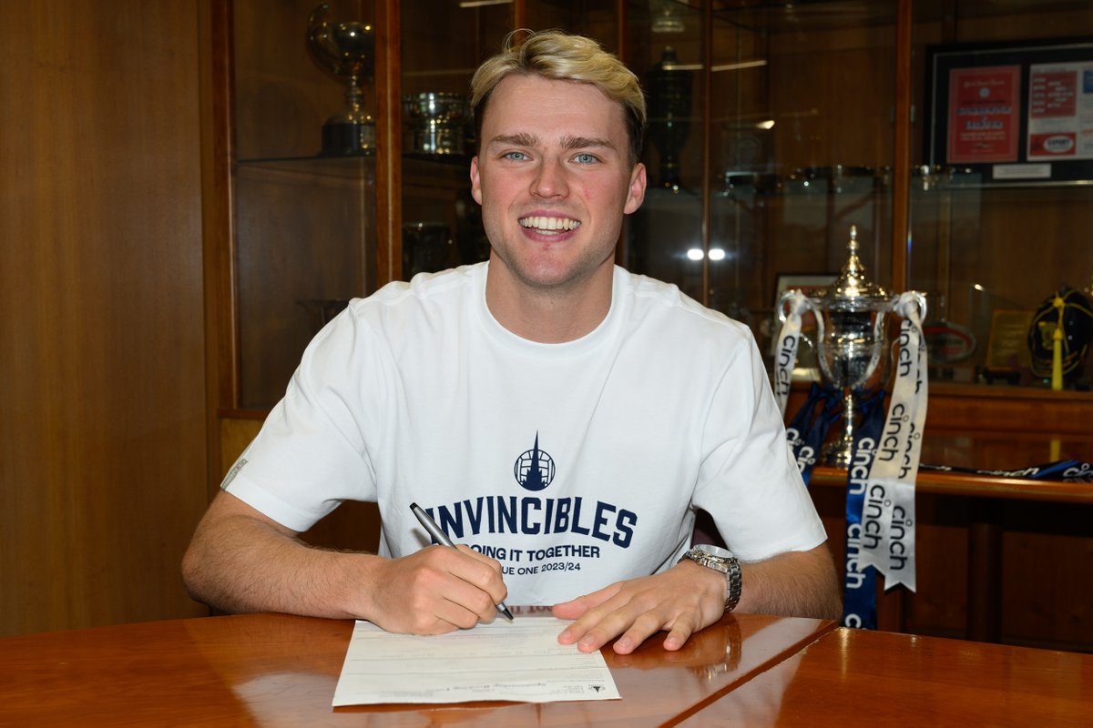 FalkirkFC's tweet photo. ✍️ Falkirk Football Club is delighted to announce the signing of Ethan Ross on a one year deal!

The forward returns to The Bairns following his invincible, league winning loan spell with us last season.

👏 Welcome back, Ethan!

👉 https://t.co/SGeSb3YcM2 https://t.co/5LVDkBNSdm