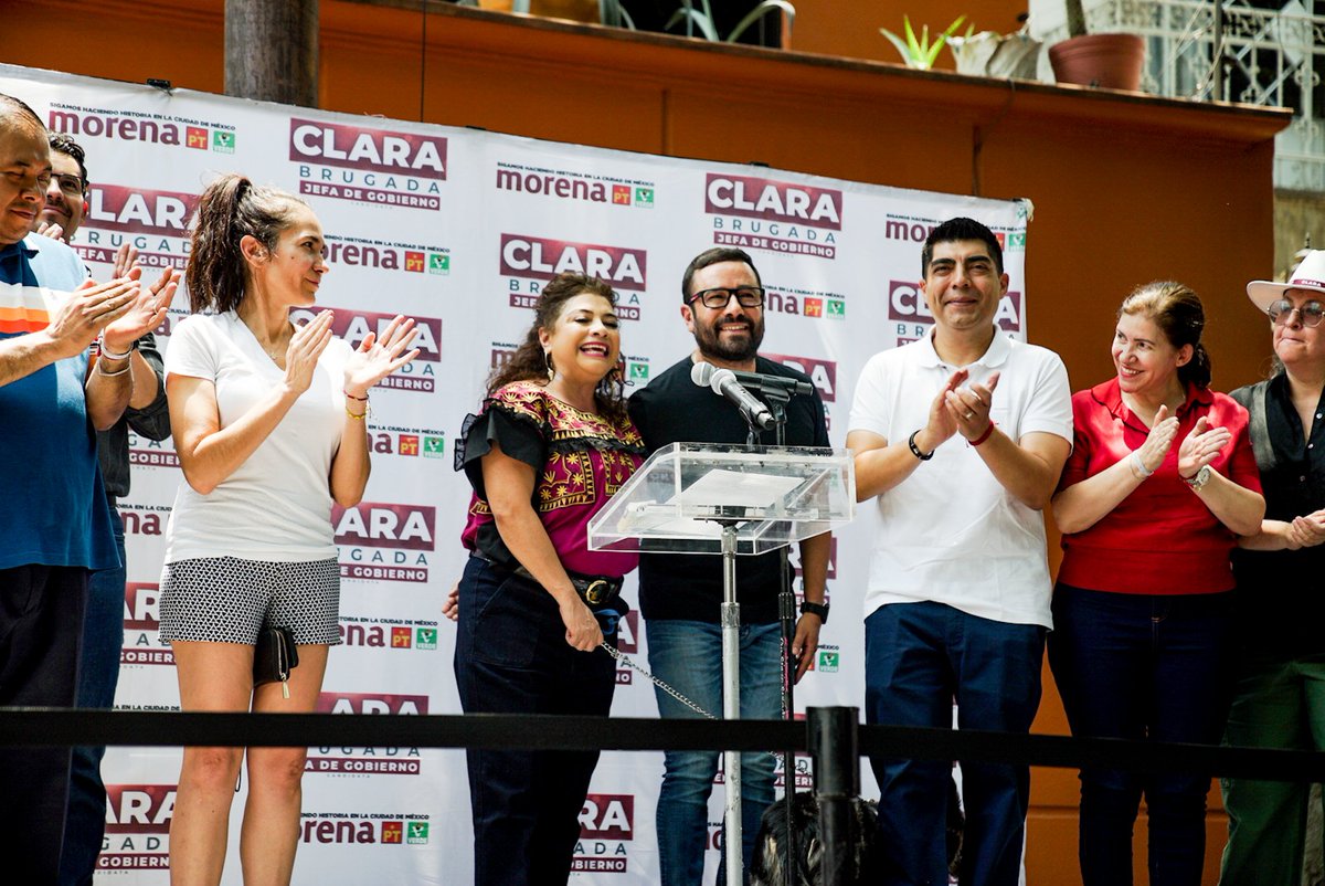 pasotti's tweet photo. Con el retiro de la propaganda electoral se cumple con la disposición y compromiso de @MorenaCiudadMex y @ClaraBrugadaM con el @iecm para garantizar el reciclaje ♻️ del 100% de material impreso que serán convertidos en blocks y láminas para construcción. https://t.co/T6qfFCfNZI