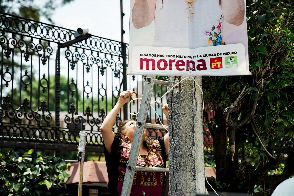pasotti's tweet photo. Con el retiro de la propaganda electoral se cumple con la disposición y compromiso de @MorenaCiudadMex y @ClaraBrugadaM con el @iecm para garantizar el reciclaje ♻️ del 100% de material impreso que serán convertidos en blocks y láminas para construcción. https://t.co/T6qfFCfNZI