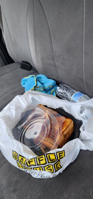 I have a problem. https://t.co/H4XGR3Ubs8